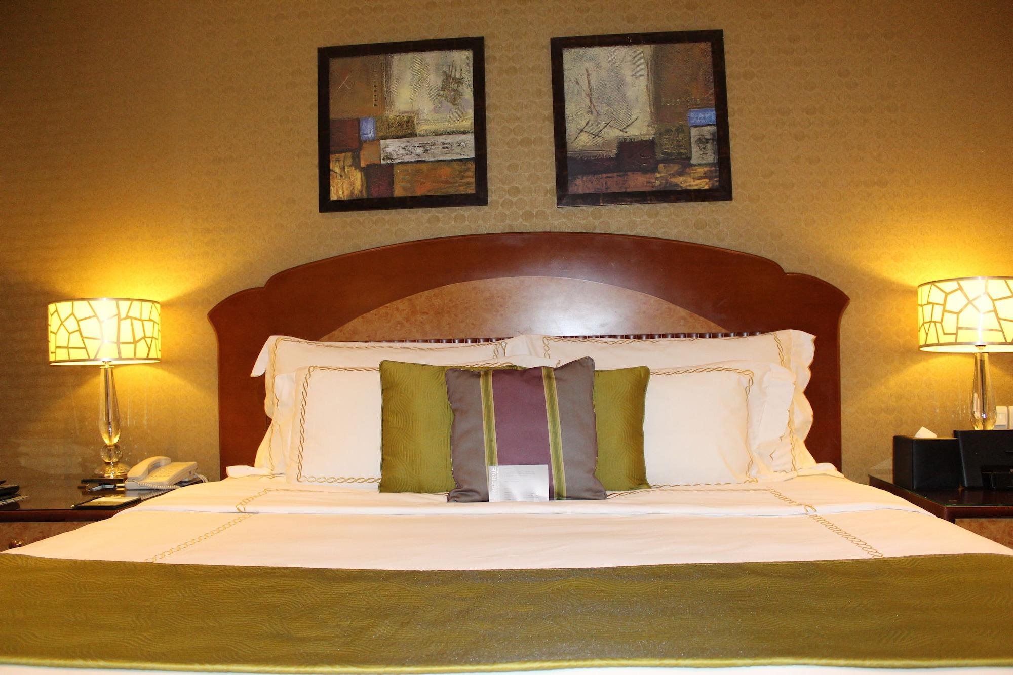 Grand Regency Doha, Trademark Collection By Wyndham Bagian luar foto A bedroom at the hotel