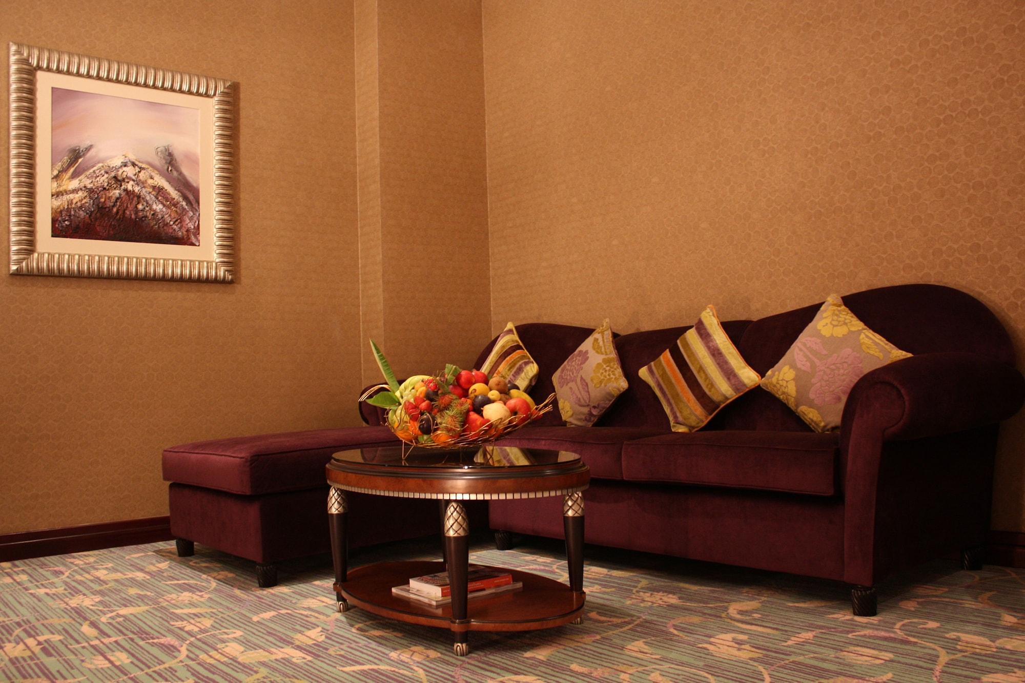 Grand Regency Doha, Trademark Collection By Wyndham Bagian luar foto A living room