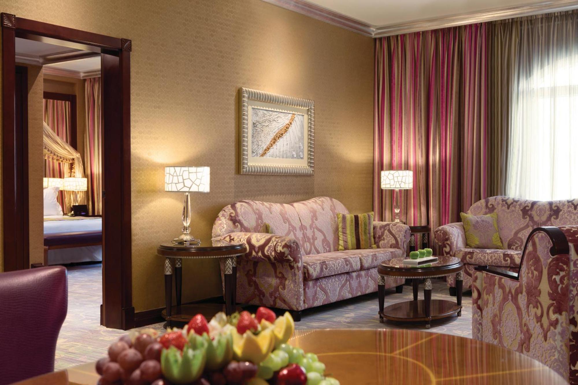 Grand Regency Doha, Trademark Collection By Wyndham Bagian luar foto A suite at the Emirates Palace