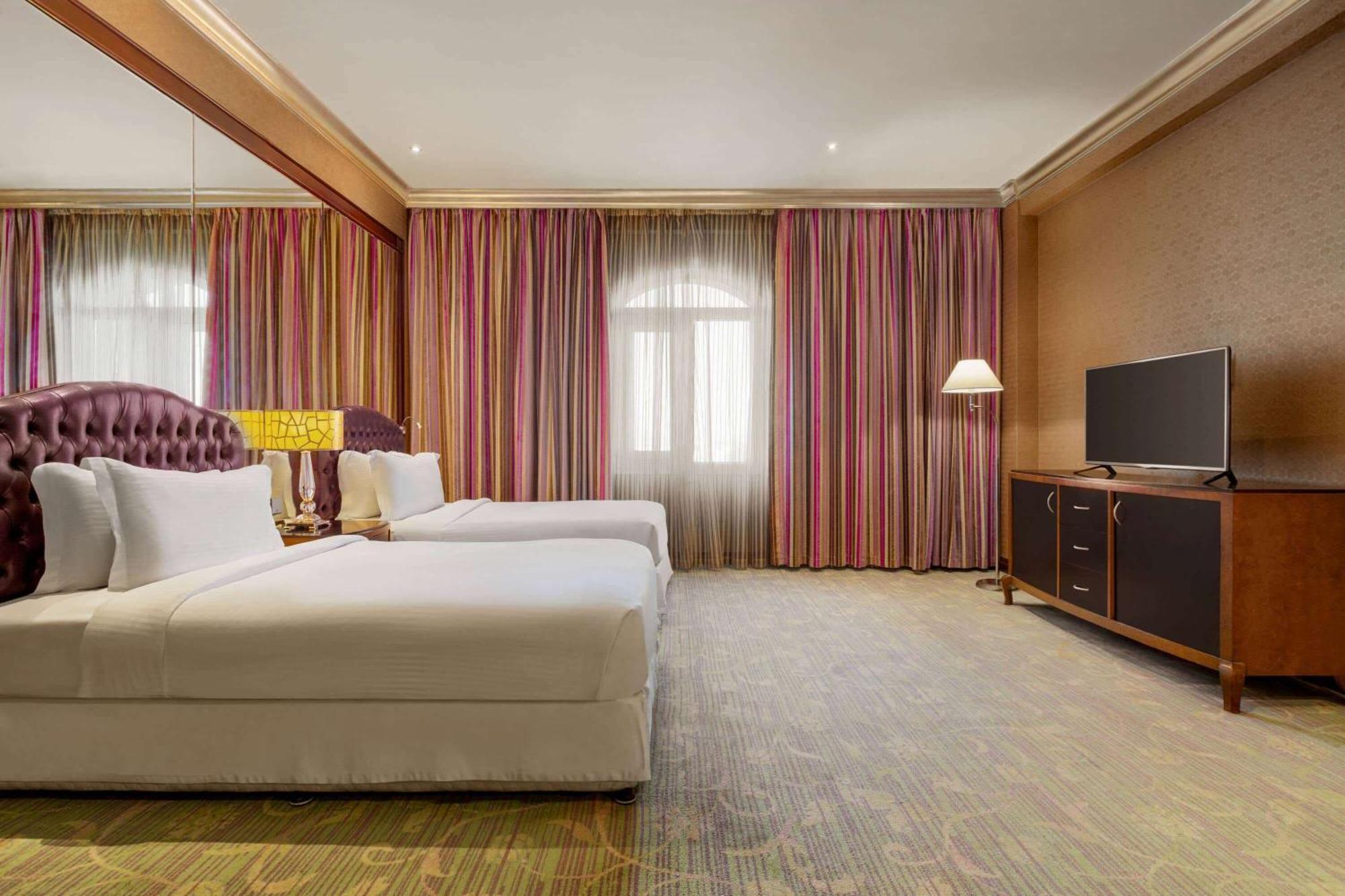 Grand Regency Doha, Trademark Collection By Wyndham Bagian luar foto A guest room at the hotel