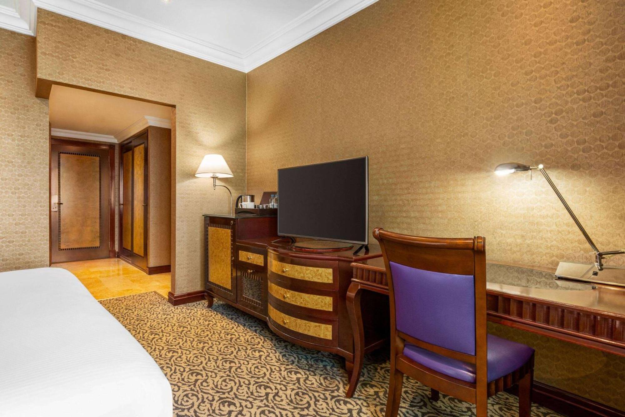 Grand Regency Doha, Trademark Collection By Wyndham Bagian luar foto A room at the hotel