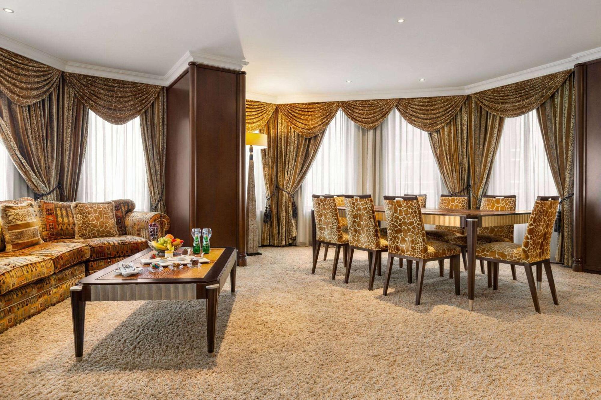 Grand Regency Doha, Trademark Collection By Wyndham Bagian luar foto A suite at the hotel