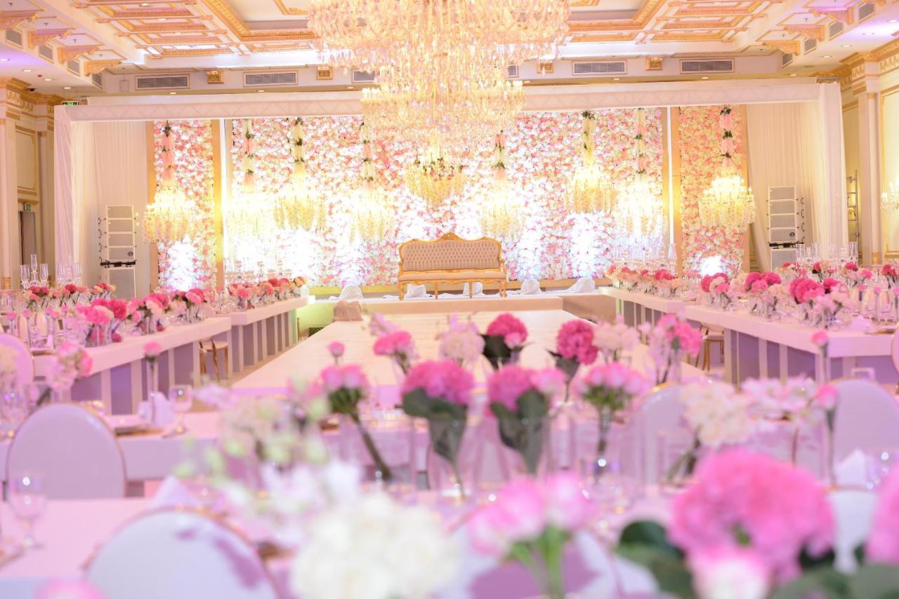 Grand Regency Doha, Trademark Collection By Wyndham Bagian luar foto A wedding reception